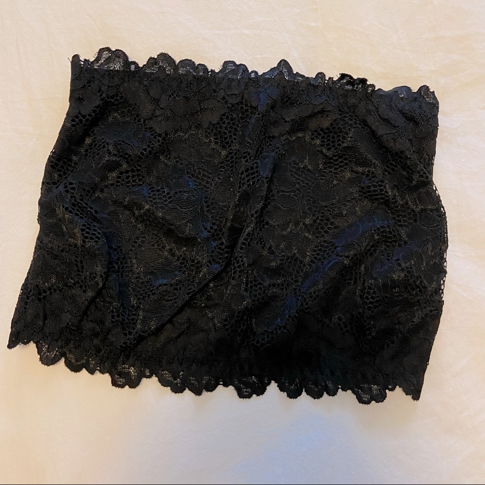 Dynamite Cropped Black Lace Top